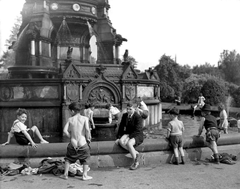 Harry Benson, Glasgow Boys in the Fountain, 1956
Archival Pigment Print, 31 3/4 x 36 1/4 inches