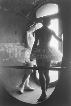 Alfred Eisenstaedt -&nbsp;Alfred Eisenstaedt Swan Lake Rehearsal, Grand Opera de Paris