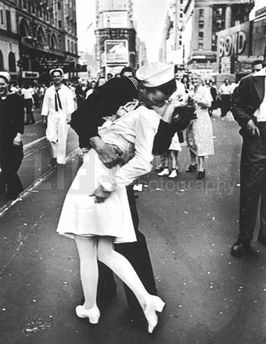 Alfred Eisenstaedt, VJ Day in Times Square, 1945
Silver Gelatin Print, 20 x 16 inches