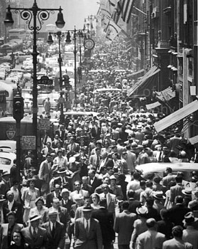 Andreas Feininger - Andreas Feininger Midtown Fifth Avenue During Lunch Hour, New York