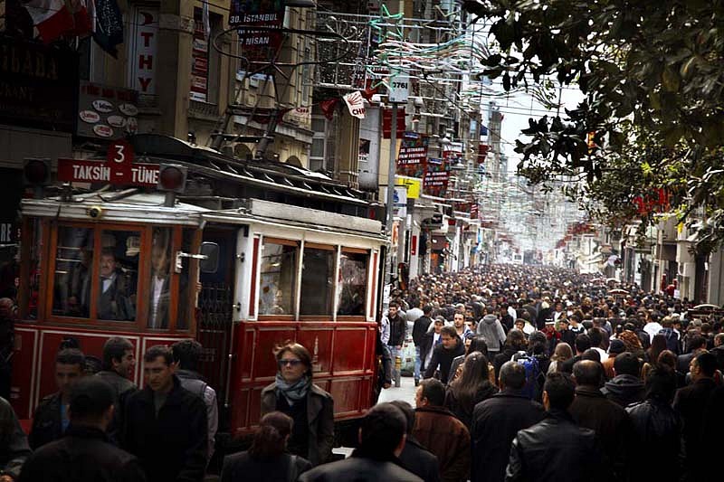 David Drebin, Istanbul Lovers, 2011
Digital C Print, 20 x 30 inches; 30 x 45 inches; 48 x 72 inches