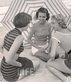 Nina Leen -&nbsp;Nina Leen Beach Fashions with Umbrella
