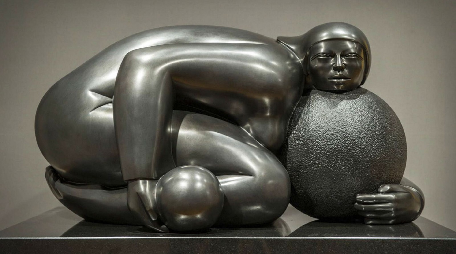 Jorge Jiménez Deredia, Energí­a Atávica, 2017
Bronze Sculpture, 21 5/8 x 37 3/8 x 26 in.