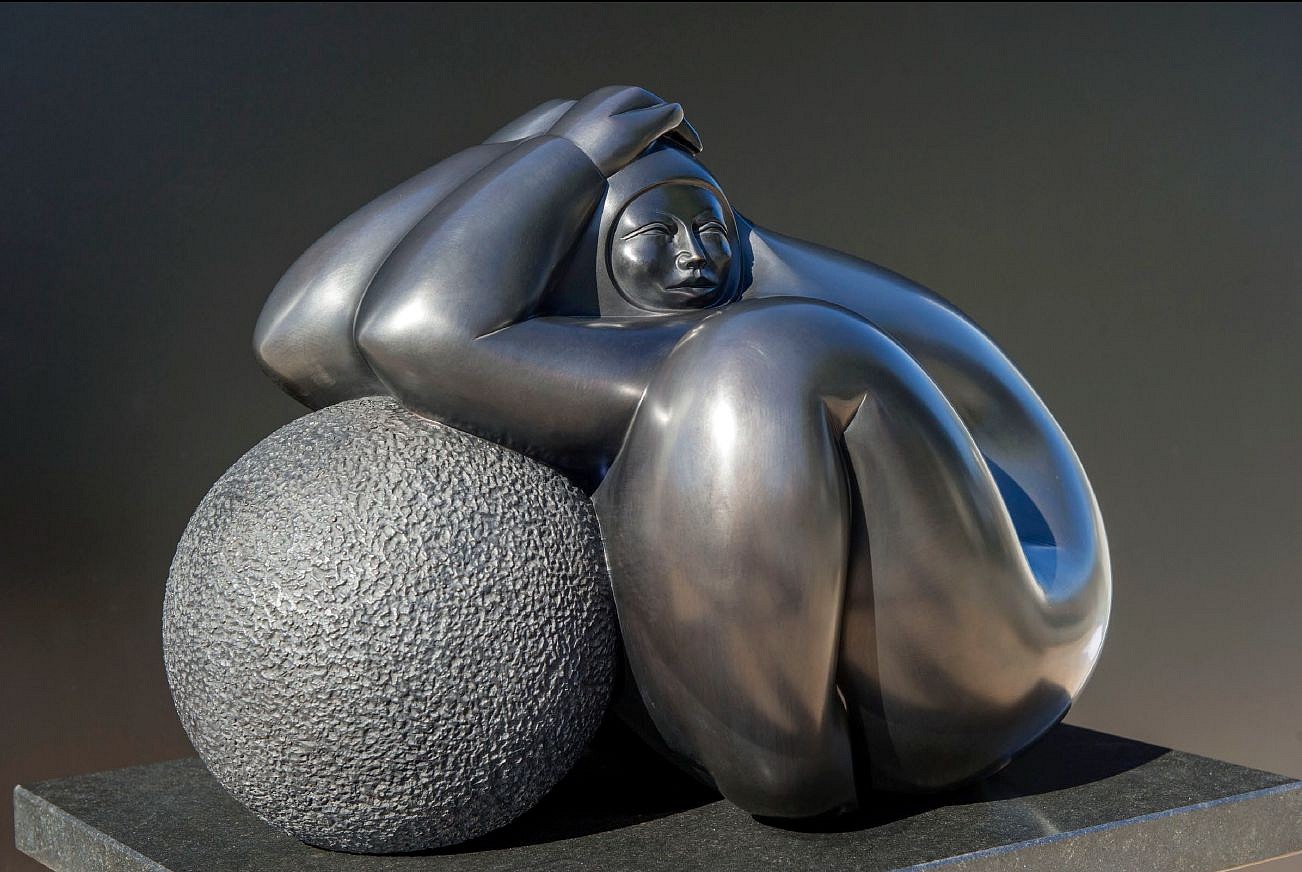 Jorge Jiménez Deredia, Ensueño, 2017
Bronze Sculpture, 18 x 23 x 18 in.