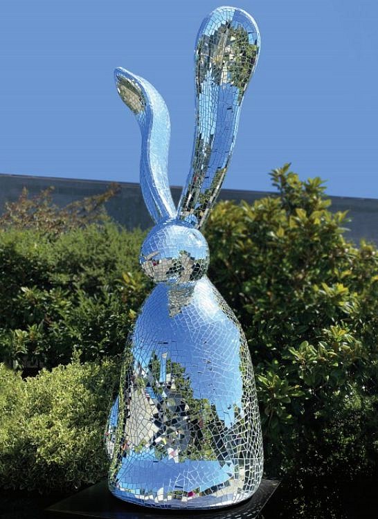 Hunt Slonem, Orli, 2023
Glass Mosaic Sculpture, 122 x 40 x 43 in.