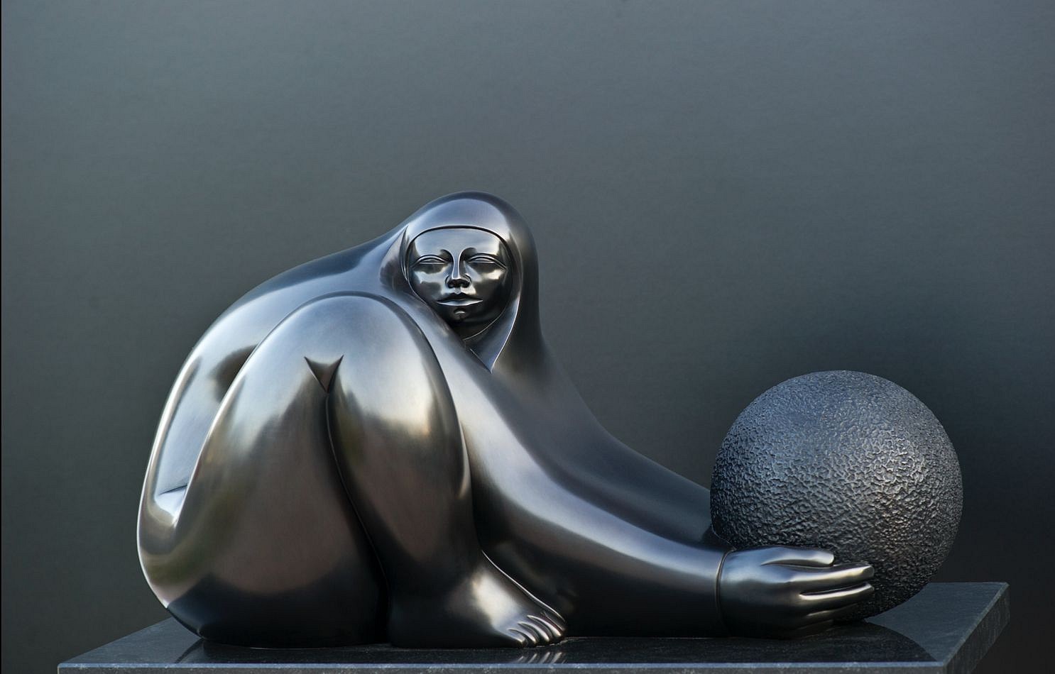 Jorge Jiménez Deredia, Arrullo, 2010
Bronze Sculpture, 19 x 33 x 20 in.