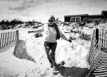 Work:&nbsp;Harry Benson Truman Capote on the Beach