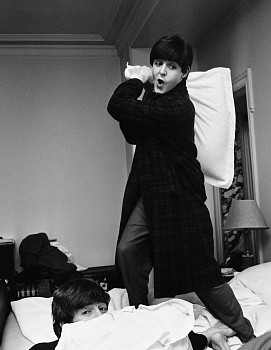 Harry Benson -&nbsp;Harry Benson Paul Hits John Pillow Fight