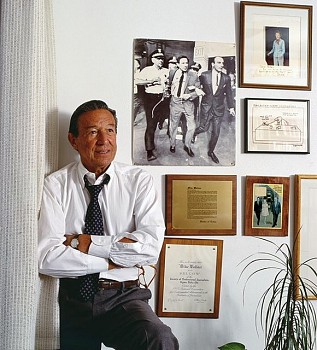 Harry Benson -&nbsp;Harry Benson Mike Wallace, CBS Office, New York