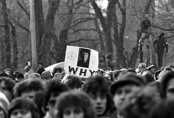 Harry Benson -&nbsp;Harry Benson John Lennon Memorial in Central Park, NYC