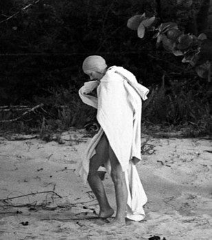 Harry Benson -&nbsp;Harry Benson Greta Garbo in Robe