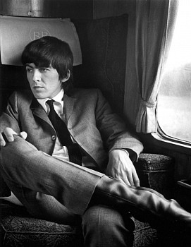 Harry Benson -&nbsp;Harry Benson George on Train, London