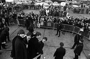 Harry Benson -&nbsp;Harry Benson Beatles Arriving, NYC